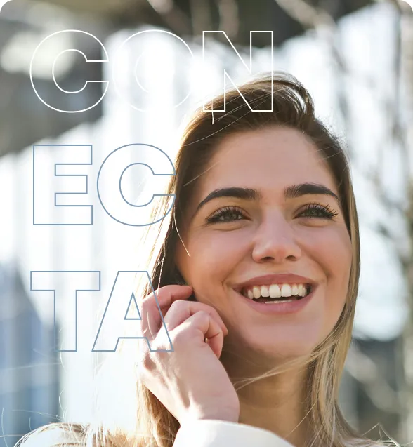 Imagem de uma mulher sorrindo